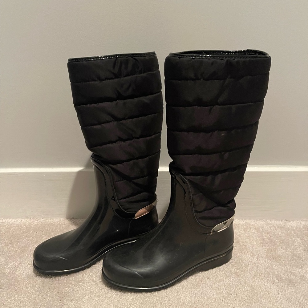 Burberry winter rain boots, size 7. Worn but still in good condition